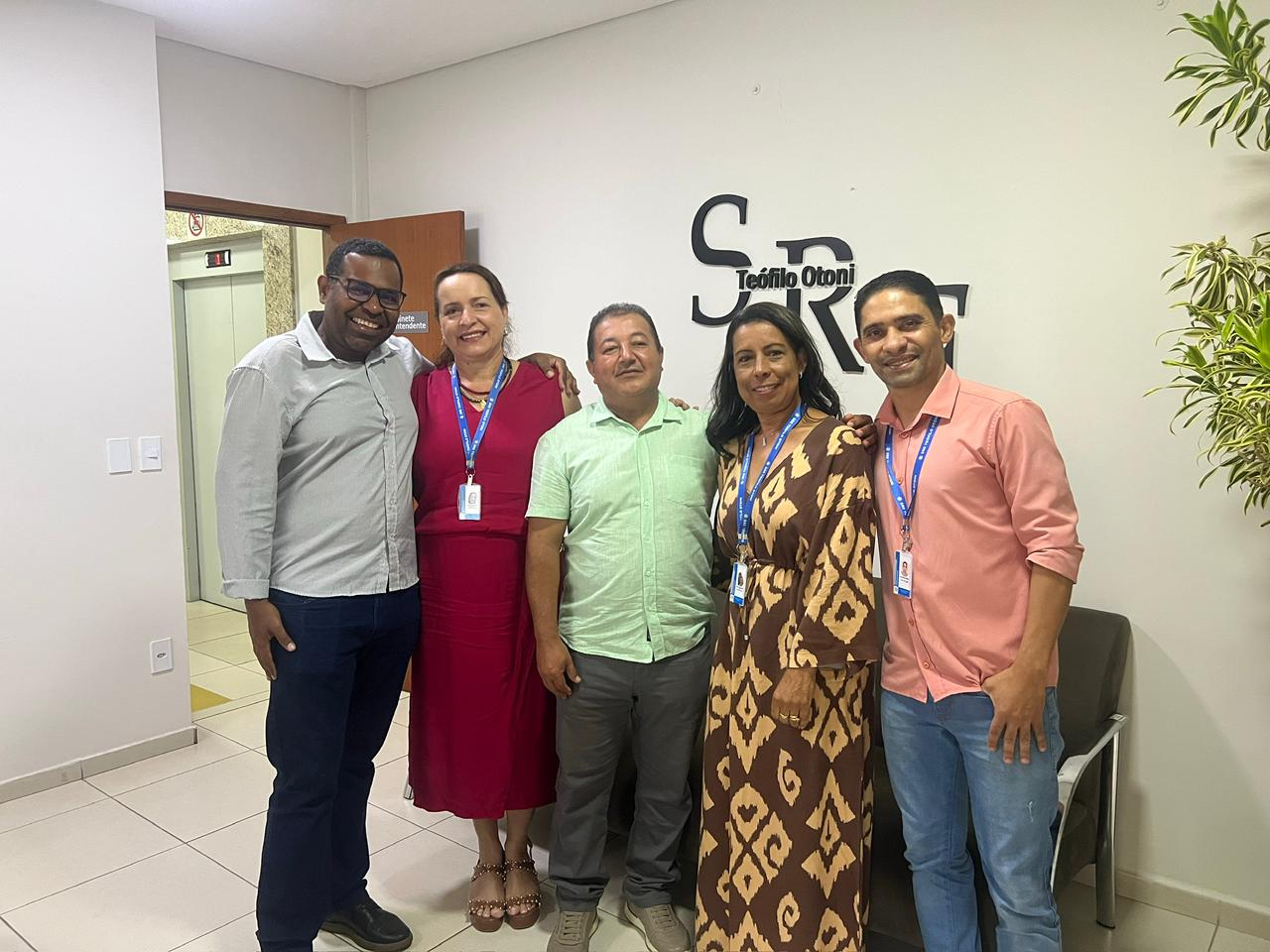 SRE Teófilo Otoni recebe secretário municipal de Santa Helena de Minas, que teve todas as escolas municipais premiadas no “Reconhecimento mais Professores”